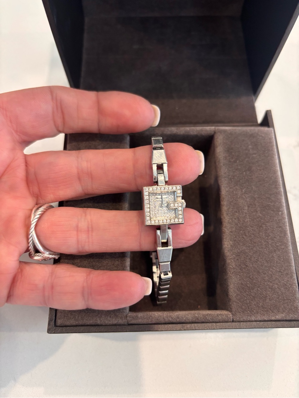 Gucci Silver Crystal-Embellished Square Link Bracelet Watch